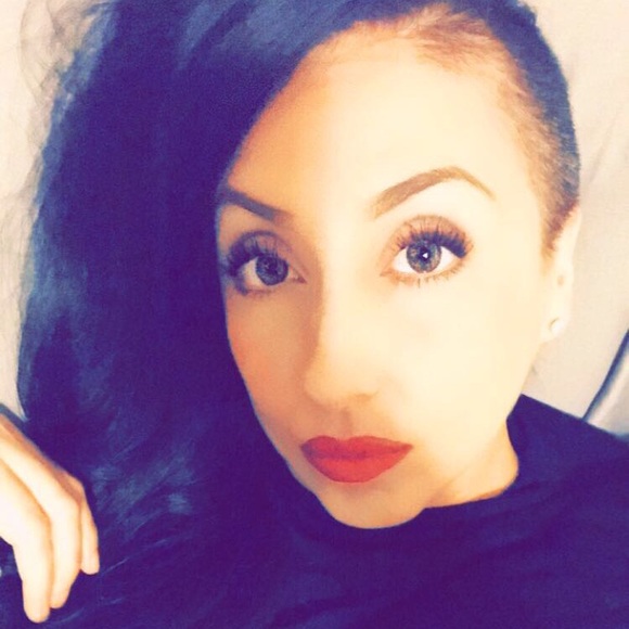 Meet your Posher, Laina - Picture 1 of 1